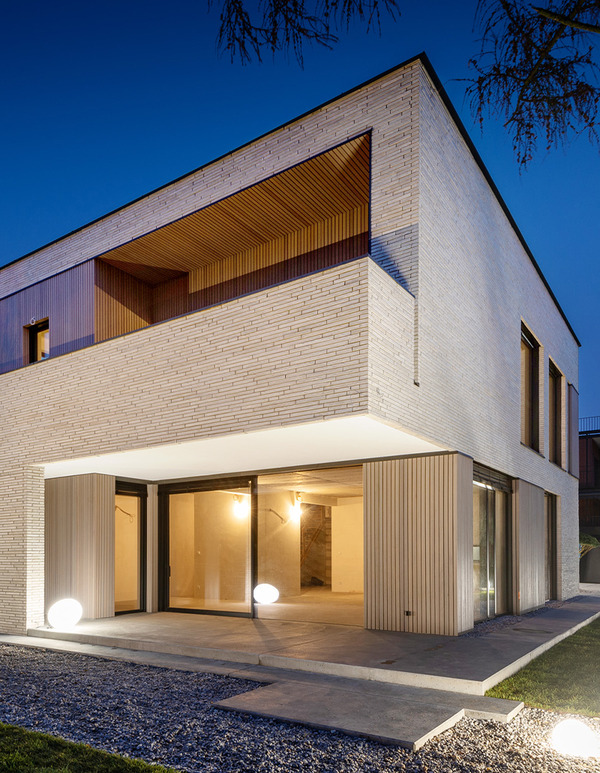 MILKE BRICK
